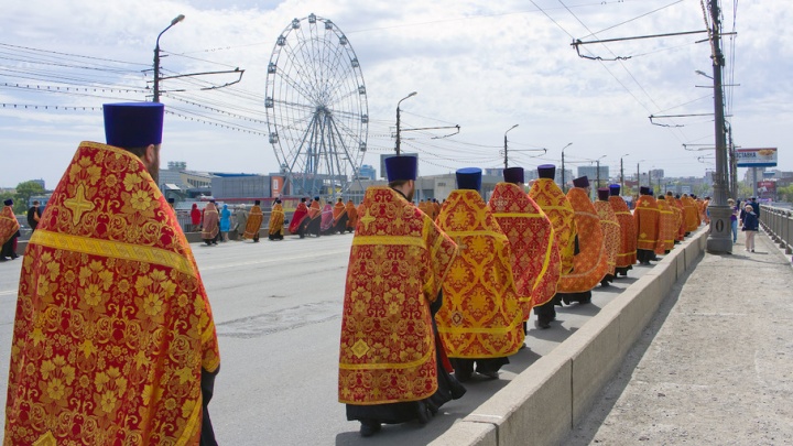 Крестный ход в Челябинске объединил чиновников, военных и горожан