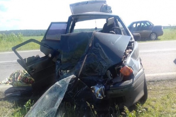 Пассажирка в автомобиле ВАЗ-2114 погибла на месте Пассажирка в автомобиле ВАЗ-2114 погибла на месте