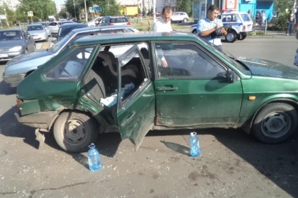 Ребёнок выпал из разбитого окна на дорогу в ДТП 28 августа Ребёнок выпал из разбитого окна на дорогу в ДТП 28 августа