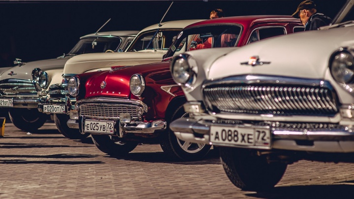 Ретроавтомобили и рок-н-ролл: в эту субботу у ТЦ «Фаворит» состоится выставка старых машин