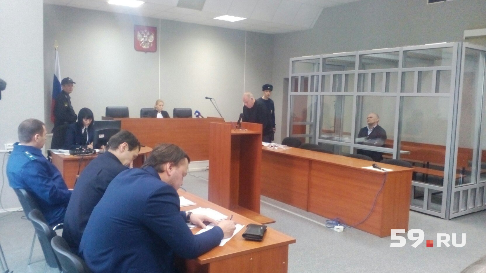 Адвокат перечисляет заслуги Владимира Нелюбина Адвокат перечисляет заслуги Владимира Нелюбина