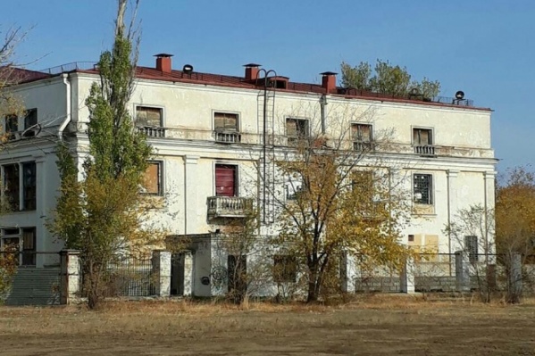 Так сегодня выглядит гордость некогда процветавшего завода — Дом культуры Так сегодня выглядит гордость некогда процветавшего завода — Дом культуры