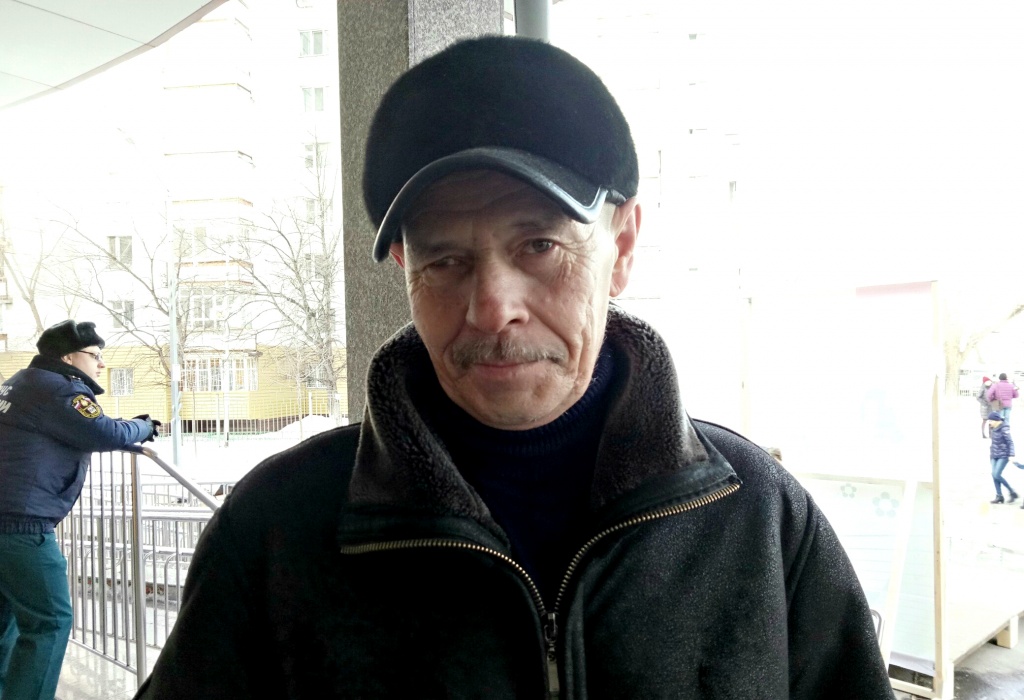 На страже порядка сегодня не только полиция, но и МЧС. Их сотрудники на каждом избирательном участке следят, чтобы всё было тихо и спокойно На страже порядка сегодня не только полиция, но и МЧС. Их сотрудники на каждом избирательном участке следят, чтобы всё было тихо и спокойно
