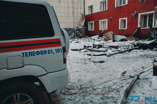 Проверять фасады домов пришлось после жуткого пожара на Олимпийской Проверять фасады домов пришлось после жуткого пожара на Олимпийской