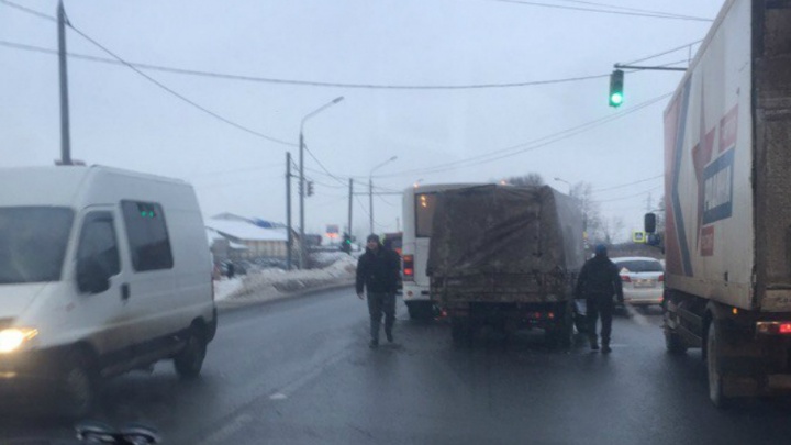 В аварию на окружной дороге Ярославля попала маршрутка