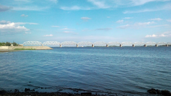 Вода октябрьск. Город Октябрьск Самарская область Волга. Набережная г Октябрьск Самарская область. Пляж г Октябрьск Самарская область. Набережная реки Волга в городе Октябрьск Самарская область.