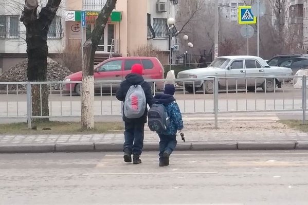Дорогу перед транспортом перебегают не только взрослые, но и дети Дорогу перед транспортом перебегают не только взрослые, но и дети