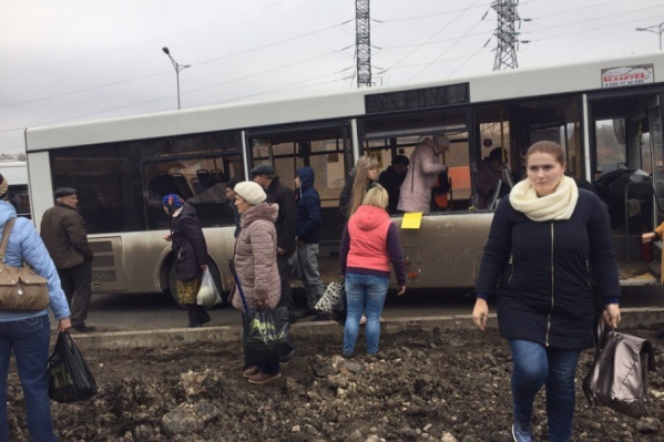 Люди выходили из салона самостоятельно Люди выходили из салона самостоятельно