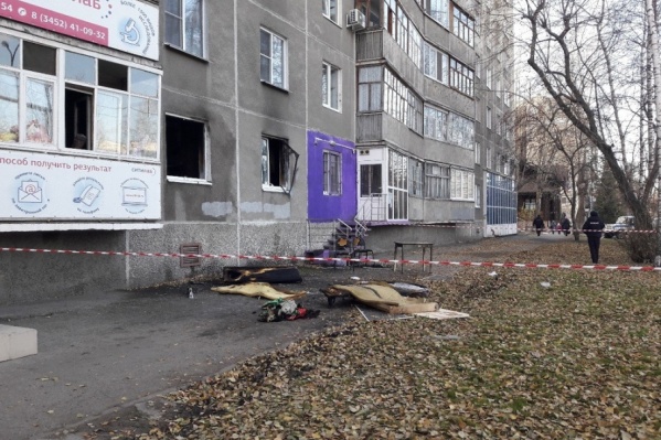 В двухкомнатной квартире обнаружена болгарка, ее вилку вырвало из стены вместе с розеткой В двухкомнатной квартире обнаружена болгарка, ее вилку вырвало из стены вместе с розеткой