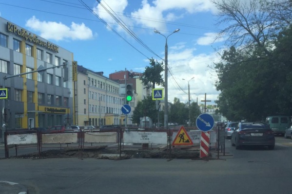 Новую дорогу теперь не разглядеть за раскопками Новую дорогу теперь не разглядеть за раскопками