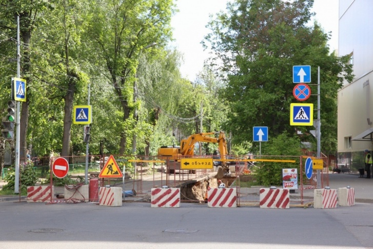 Проезд по улице Чайковского закрыли на целый месяц