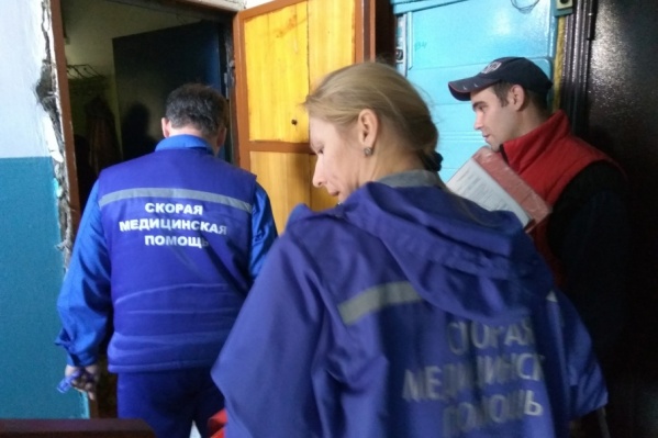 Медики и спасатели приехали по нужному адресу практически одновременно Медики и спасатели приехали по нужному адресу практически одновременно