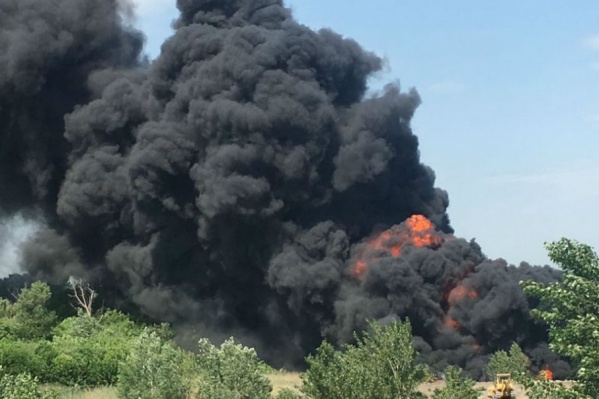 Огонь подобрался практически к трассе Огонь подобрался практически к трассе