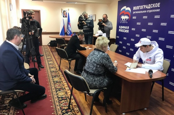 Сбор подписей за Путина в Волгограде прошел успешно, но в обстановке глубокой секретности Сбор подписей за Путина в Волгограде прошел успешно, но в обстановке глубокой секретности