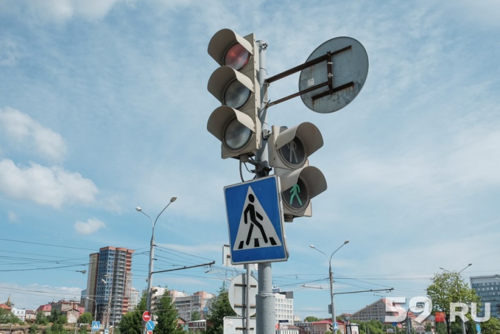 В Перми работают 334 светофора