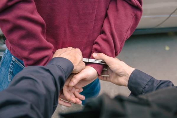 Задержанного мигранта передали полицейским Задержанного мигранта передали полицейским
