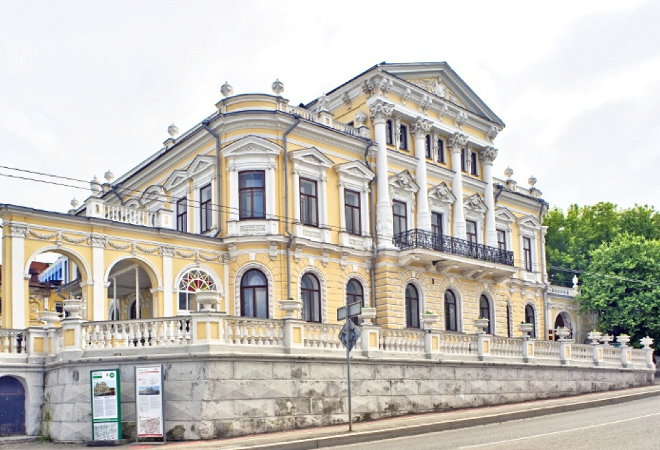 Сейчас в Доме Мешкова находится главная экспозиция музея