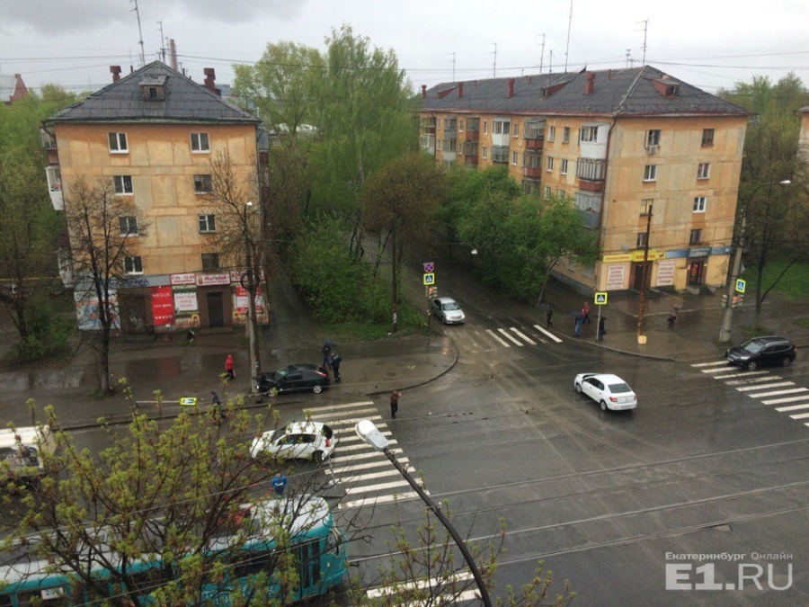 А здесь ещё не успели поставить на место знак, как произошло следующее ДТП
А здесь ещё не успели поставить на место знак, как произошло следующее ДТП