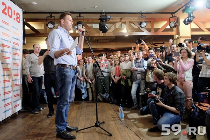 Сторонники Алексея Навального в Перми сообщили о том, что сотрудники полиции изъяли несколько коробок с агитационными материалами