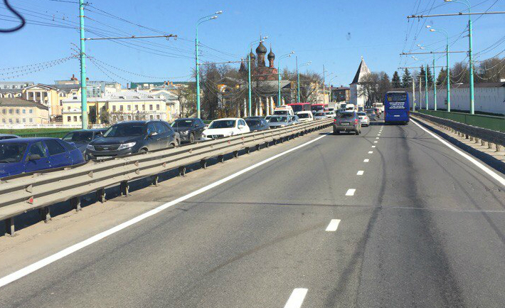 На Московском проспекте нанесли свежую разметку На Московском проспекте нанесли свежую разметку