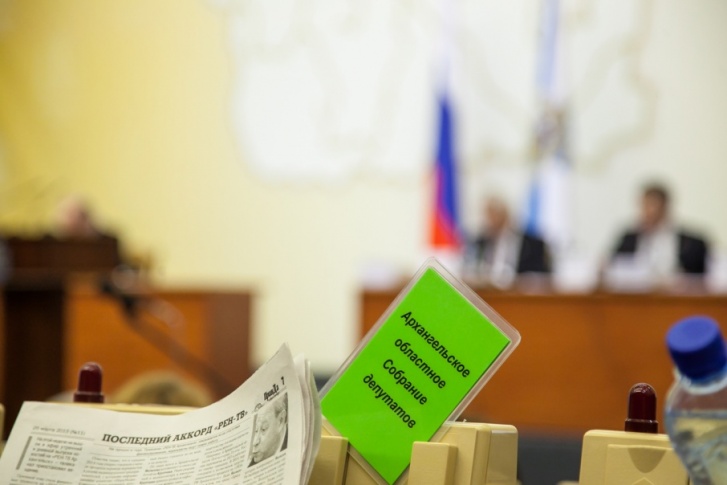 Суммарно депутаты АОСД и их жены заработали за год 584 миллиона рублей
