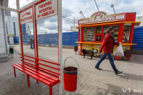 Пестрый киоск много лет снабжал волгоградцев полезной едой Пестрый киоск много лет снабжал волгоградцев полезной едой