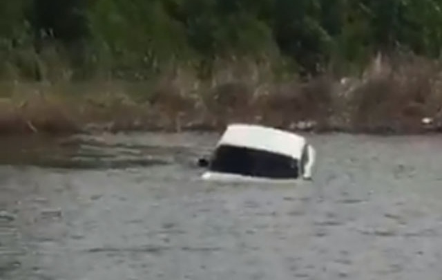 «Водитель был пьян до безумия»: машина вылетела в пруд в садах под Челябинском