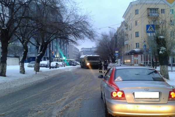 Водители встали в утренней пробке Водители встали в утренней пробке