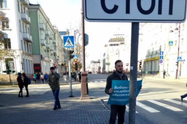 Сам Навальный и глава его штаба отбывают сейчас 20 суток ареста по обвинению в организации несогласованных акций Сам Навальный и глава его штаба отбывают сейчас 20 суток ареста по обвинению в организации несогласованных акций