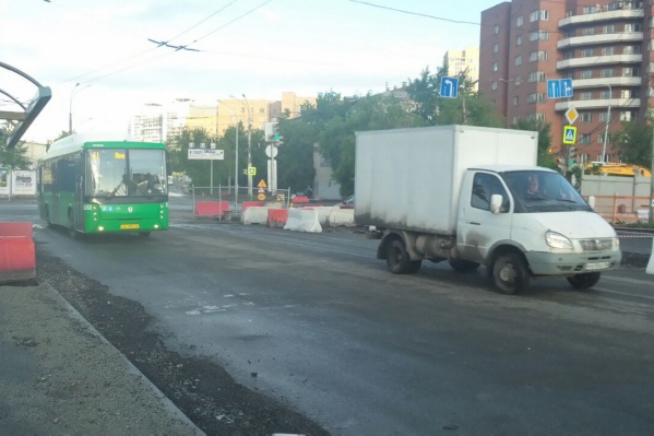 Движение по Репина открыли на день раньше запланированной даты.
Движение по Репина открыли на день раньше запланированной даты.