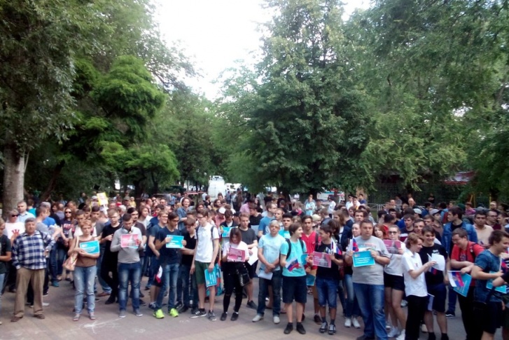 На митинг Навального в Ростове пришла молодежь На митинг Навального в Ростове пришла молодежь