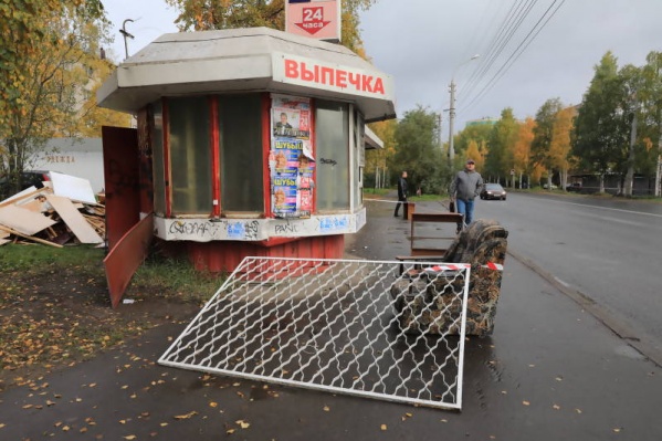 Демонтаж ларьков проходит чаще всего за счет собственников Демонтаж ларьков проходит чаще всего за счет собственников