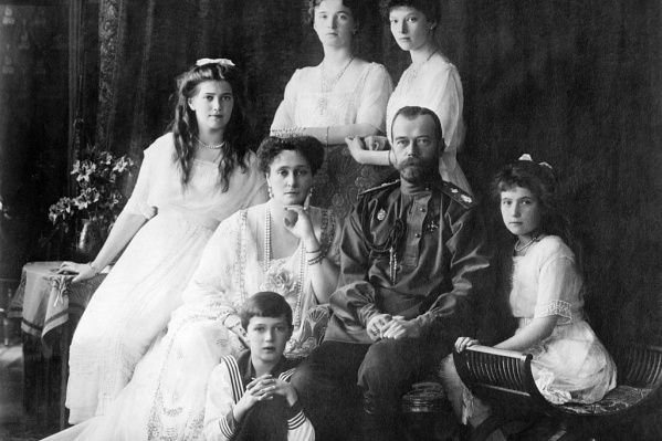 Царская семья в 1913 году – за несколько лет до гибели.
Царская семья в 1913 году – за несколько лет до гибели.