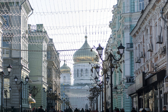 В центре Ростова девушка умерла после падения В центре Ростова девушка умерла после падения