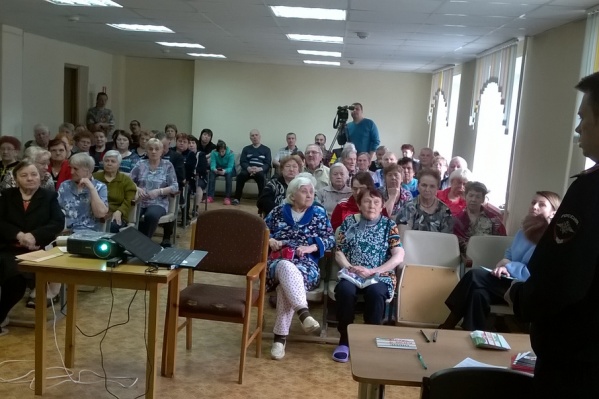 В «Роднике» информацией о финансовых мошенниках поделились с 60 пенсионерами В «Роднике» информацией о финансовых мошенниках поделились с 60 пенсионерами