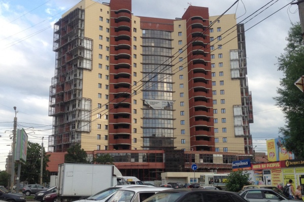 Долгожданная стройка высотки на Комсомольском проспекте продолжится в августе Долгожданная стройка высотки на Комсомольском проспекте продолжится в августе