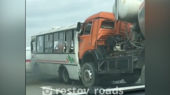 Источник: водитель бензовоза, устроивший массовую аварию в Ростове, уснул за рулем