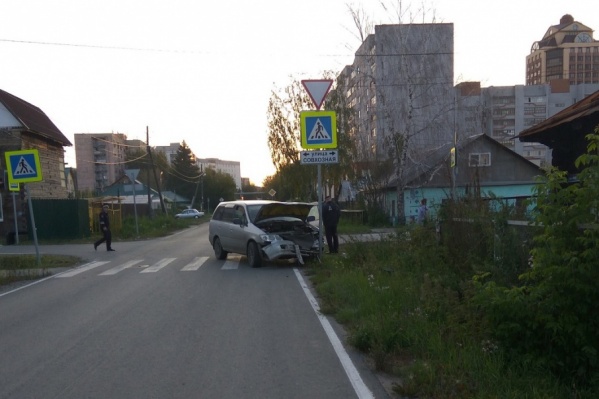Травмы головы получили водитель автомобиля Ford и ее маленький пассажир Травмы головы получили водитель автомобиля Ford и ее маленький пассажир