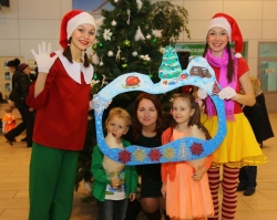 Дед Мороз и Снегурочка поздравили клиентов SKODA с Новым годом