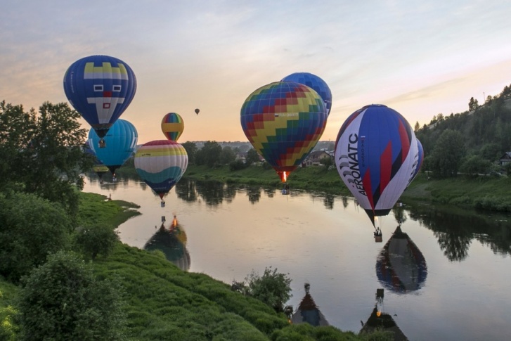 В прошлом году в «Небесной ярмарке» участвовали 19 пилотов шаров