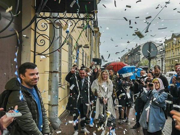 Александр Шуршев на выходе из ИВС//<a href="https://t.me/teamnavalny_spb">Штаб Навального в Санкт-Петербурге</a>