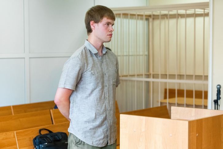 Суд признал Егора Петрякова виновным в участии в экстремистском сообществе и его финансировании