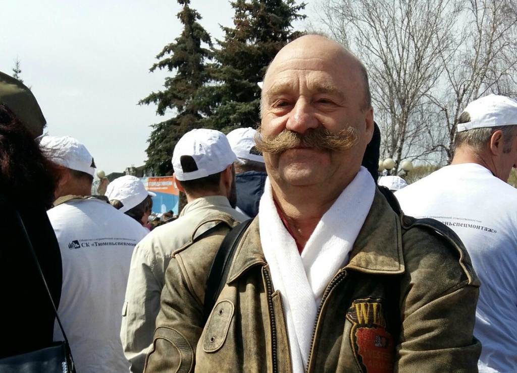 Закаливание Анатолий рекомендует начинать с холодного душа, а летом — с обливания холодной водой на улице Закаливание Анатолий рекомендует начинать с холодного душа, а летом — с обливания холодной водой на улице