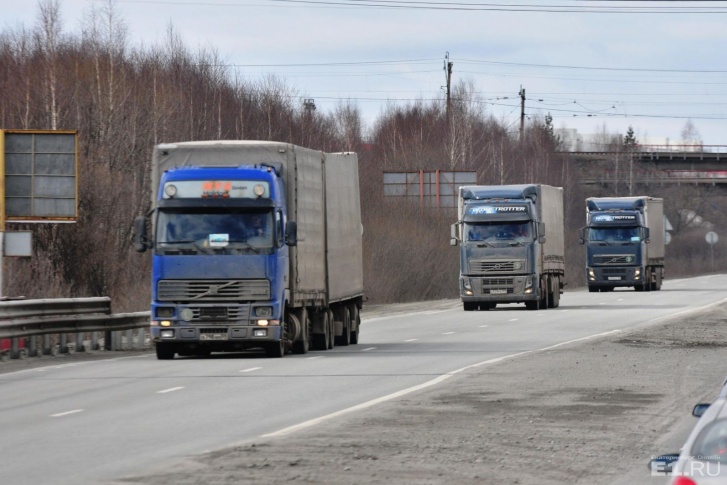 Запрет для грузовиков будет действовать до 15 мая.