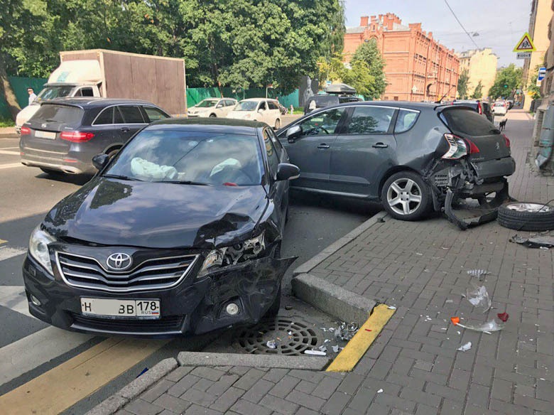 Фото из группы «Экстренный вызов Санкт-Петербург» в «ВК»