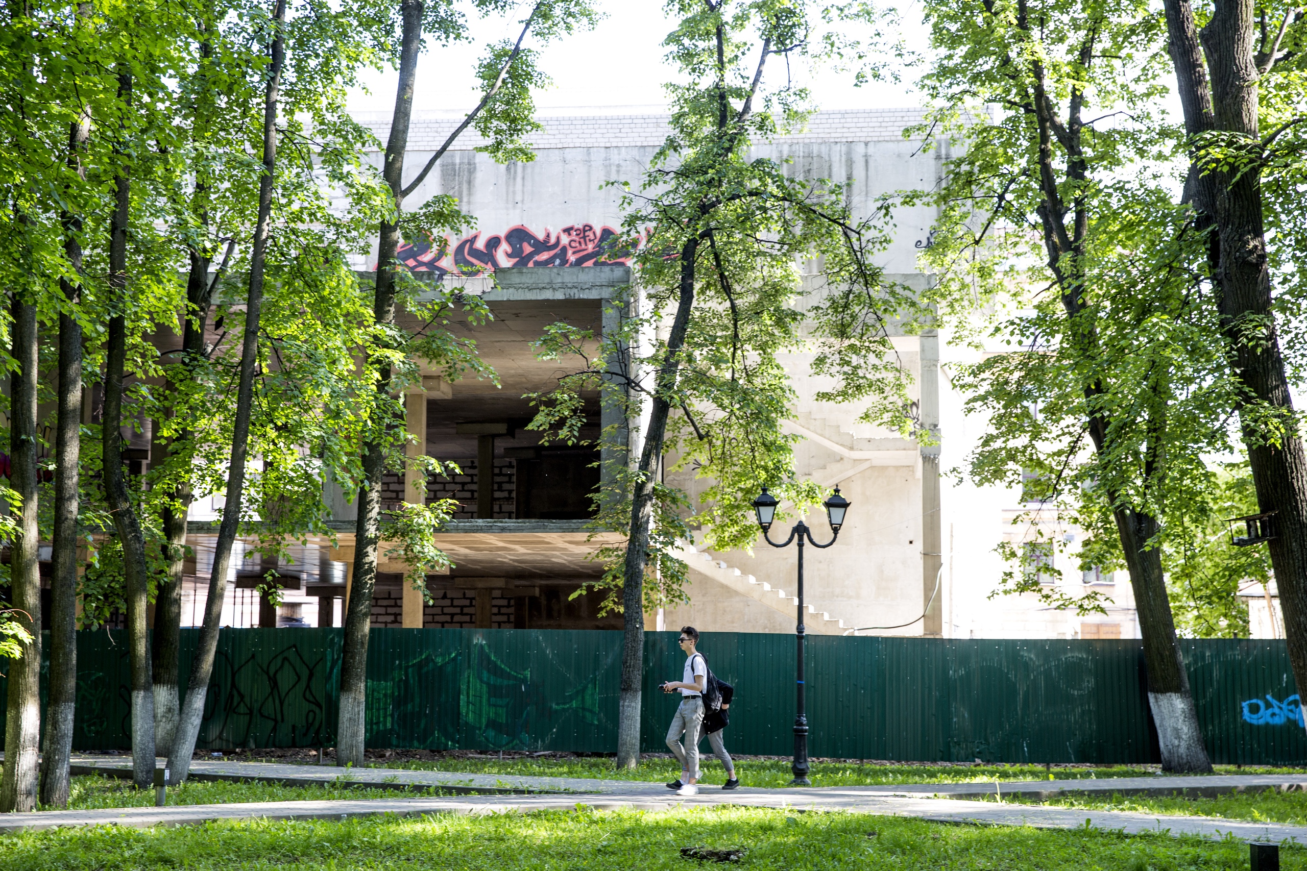 «Волков-плаза» много лет уродливо торчит в центре города «Волков-плаза» много лет уродливо торчит в центре города
