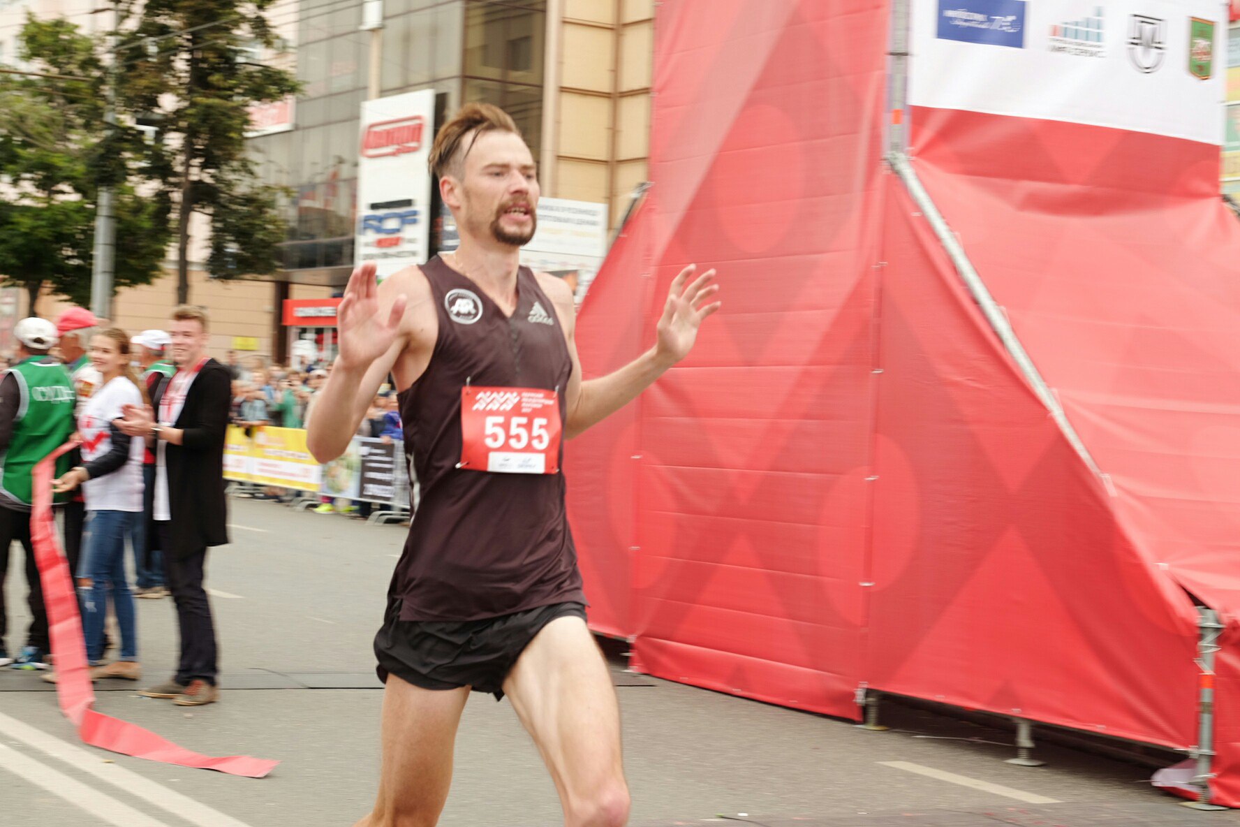 Дмитрий Сафронов финишировал первым на дистанции 42 км