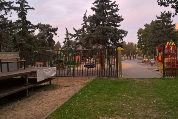 Детская площадка в Комсомольском саду стала безопаснее и доступнее Детская площадка в Комсомольском саду стала безопаснее и доступнее