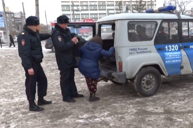 В отделение полицейские доставили 34 цыганки В отделение полицейские доставили 34 цыганки