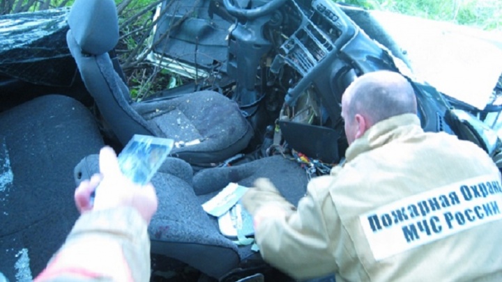 Вылетел в кювет: в ДТП в Прикамье погибла 23-летняя пассажирка ВАЗа